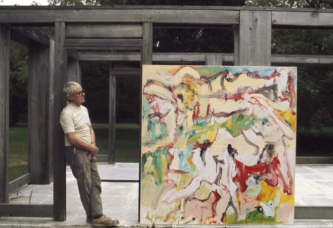 Willem de Kooning photographed alongside this work by Lawrence Fried. © The Lawrence Fried Photography Archive. Artwork © 2022 The Willem de Kooning Foundation / Artists Rights Society (ARS), New York.