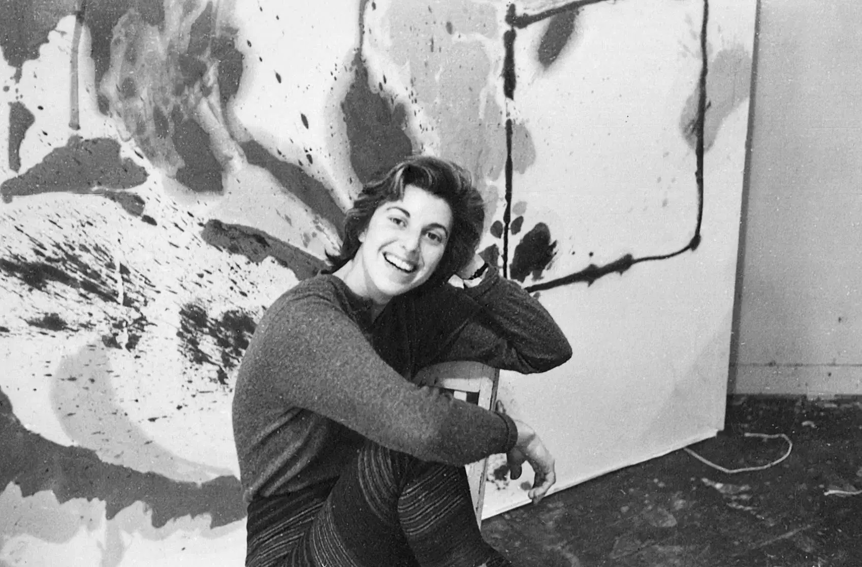 Helen Frankenthaler in her Third Avenue studio, taking a break from work on Alassio (1960), New York, 1960. Courtesy of Helen Frankenthaler Foundation Archives, New York. Photo: Walter Silver © The New York Public Library / Art Resource, NY. Artwork © 2024 Helen Frankenthaler Foundation, Inc. / Artists Rights Society (ARS), NY.